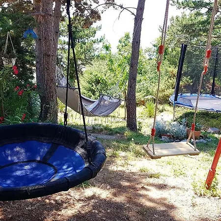 Anika Apartman *